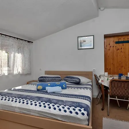 Robinzon Nikola Apartman