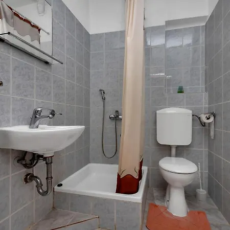 Robinzon Nikola Bogomolje