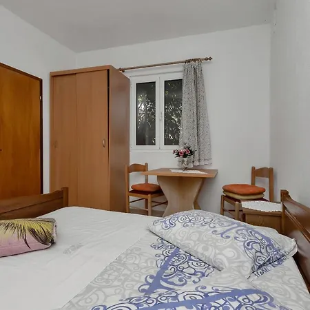 Robinzon Nikola Bogomolje