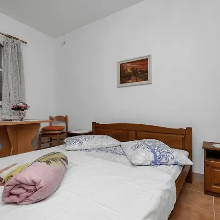 Robinzon Nikola Bogomolje