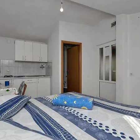 Robinzon Nikola Apartman Bogomolje