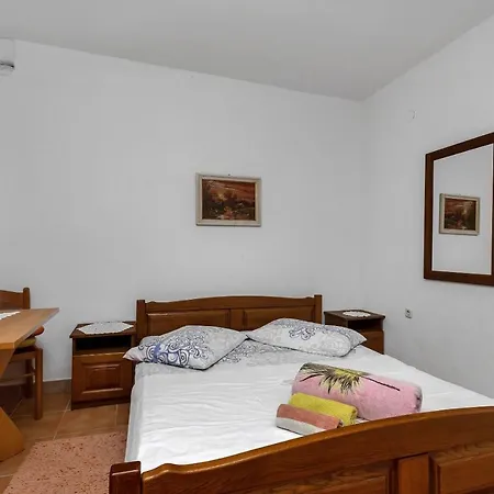 Robinzon Nikola Apartman